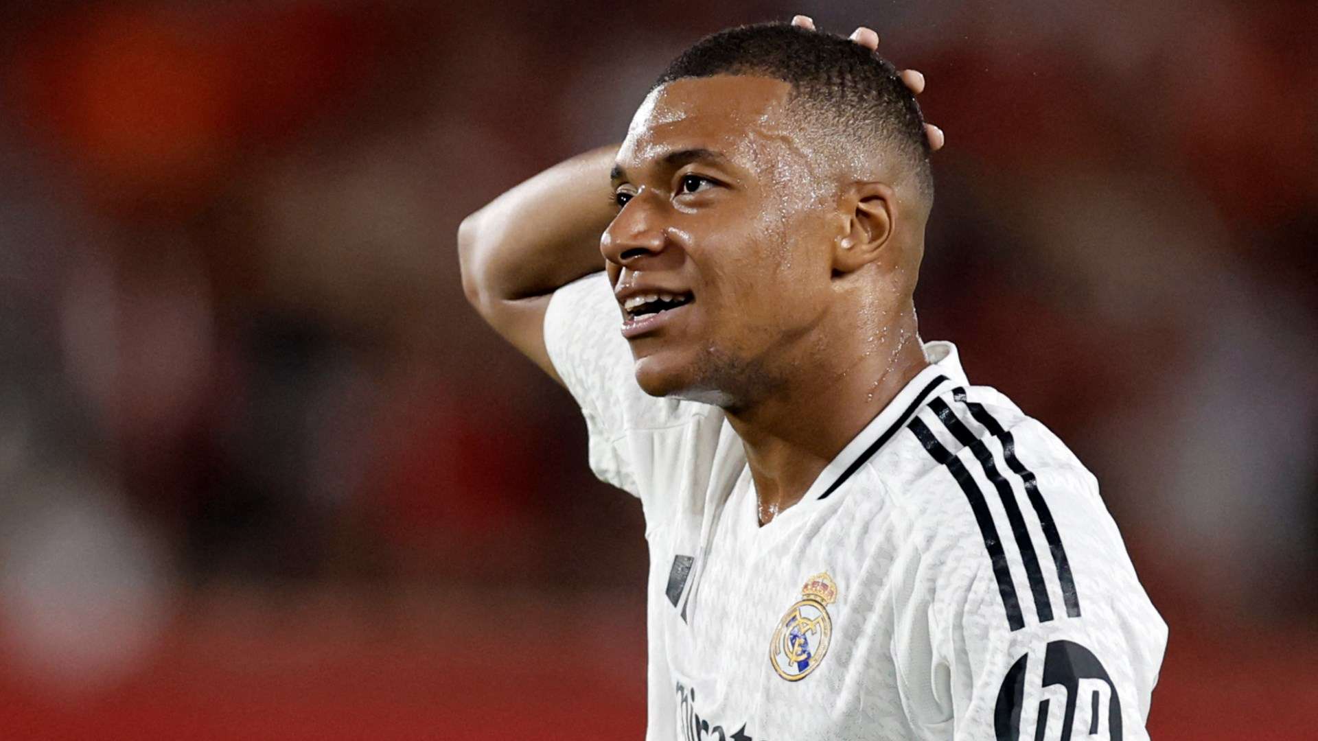 英超第13輪補賽利物浦6-0利茲聯 薩拉赫2射1傳馬內梅開二度.